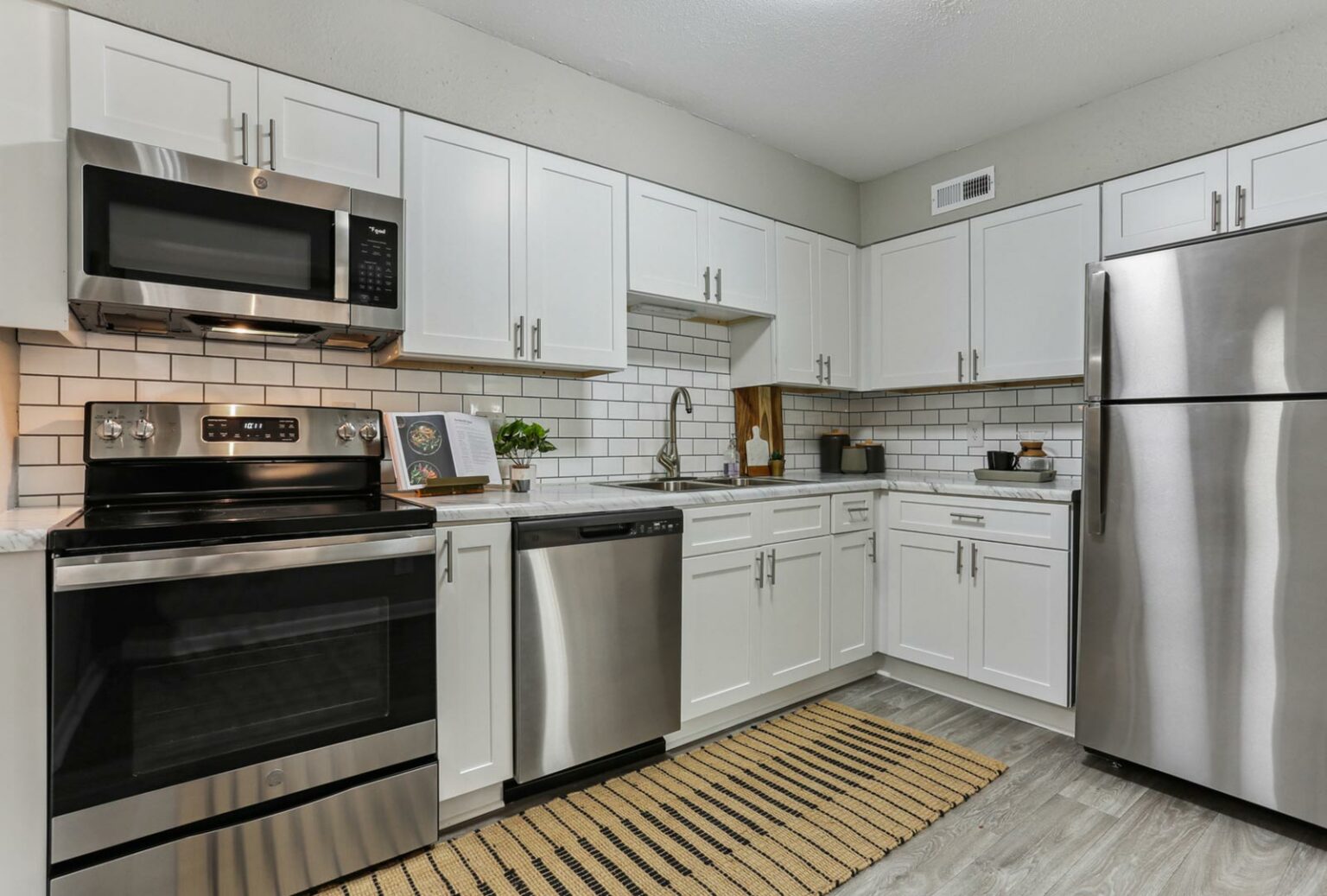 Roswell, Apartments Elliot Roswell