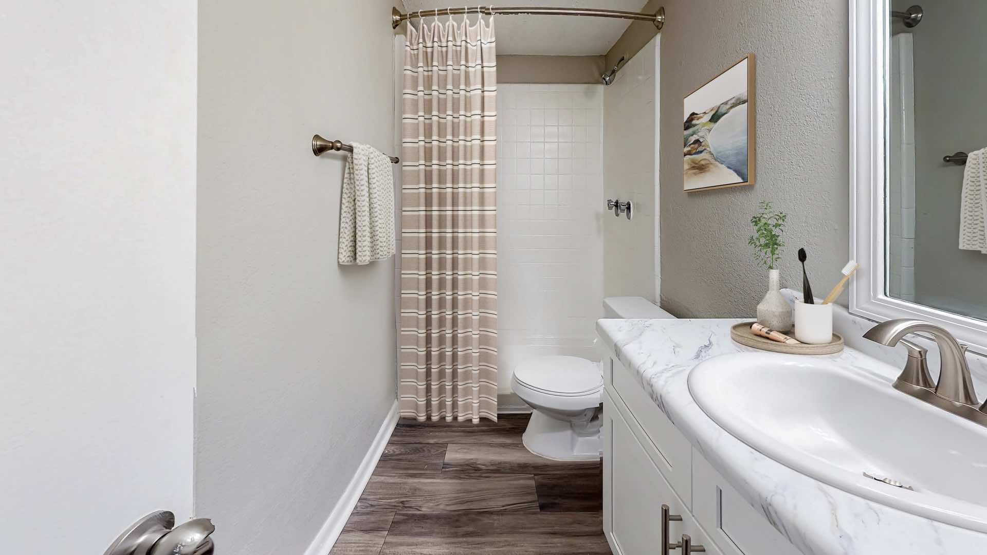 bathroom with convenient curved shower rod